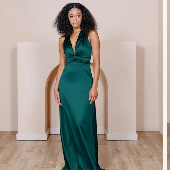 Revelry Dresses & Skirts - Revelry Dylan Satin Dress Classic Emerald Maxi